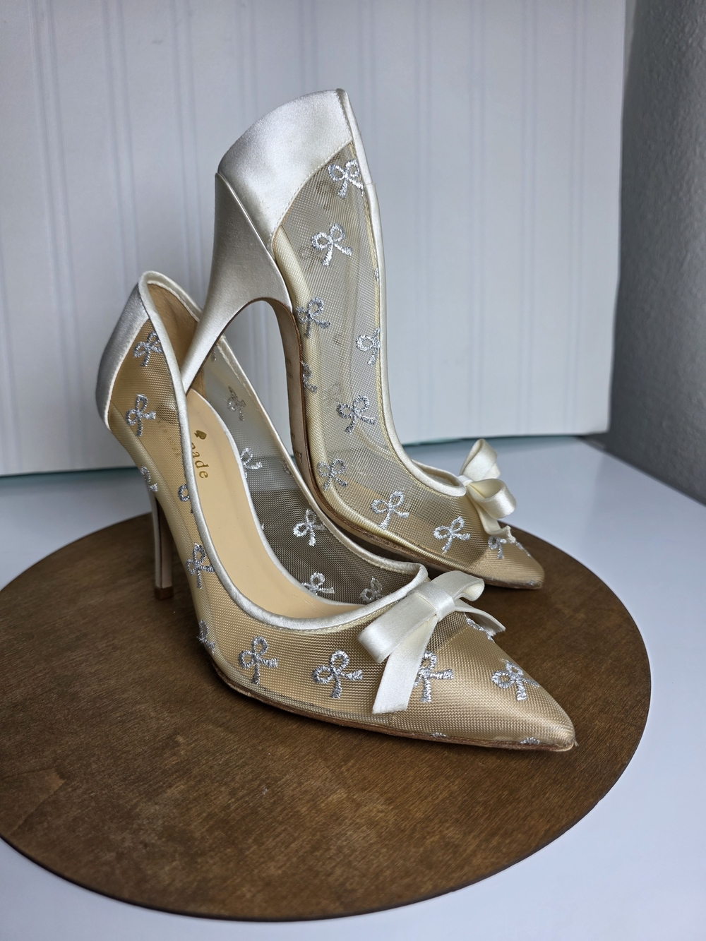 kate spade Lisa Wedding Ivory Satin & Silver Bow Mesh Pointed-Toe Heels Sz 6 - Picture 3 of 9